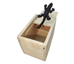 Fake Lizard Wooden Surprise Box Item Prank Toy Wooden Box Opening Lizard Gift Scare Anyone Toy